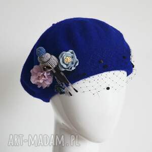 ręczne wykonanie czapki niebieski beret