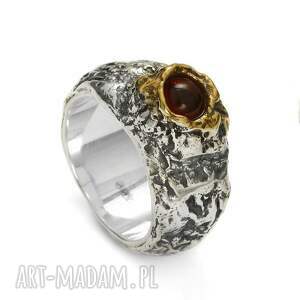 pierścień wulkan z bursztynem, sygnet srebrny, pierścionek prezent