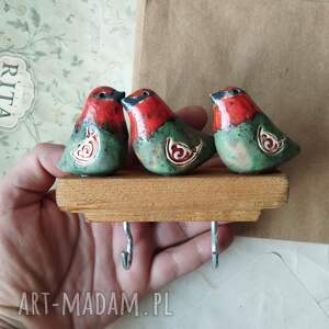 ręcznie zrobione ceramika wieszak z rudzikami zielono - czerwonymi