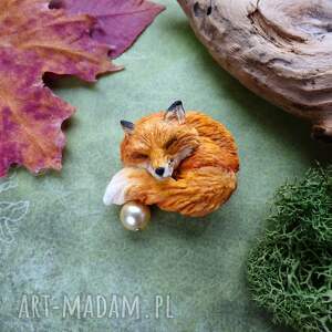 Broszka z lisem i perłą, jesień, las, natura, zwierzęta