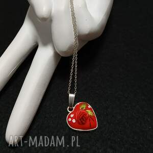 ręcznie haftowany wisiorek cuore filcu romantycznie, boho, niebanalnie