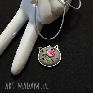 Ręcznie haftowany wisior DLA JÓZEFINY stal szlachetna