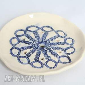 mydelniczka ceramiczna z kobaltowym wzorem, ceramika artystyczna, łazienka
