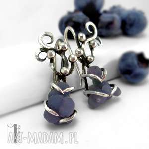 bilberry i srebrne kolczyki z chalcedonem, winogronowy, metaloplastyka