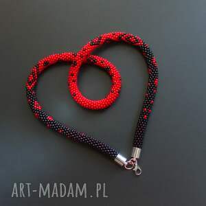 Czerwono czarny naszyjnik koralikowy - długi sznur 63,5 cm, wzór