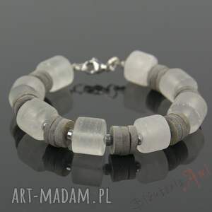 bransoletka z kryształem górskim, muszla tęczowa niej, biżuteria