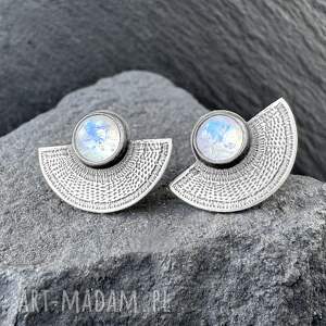 orientalne kolczyki wkrętki srebrne wachlarze z kamieniem księżycowym, biżuteria