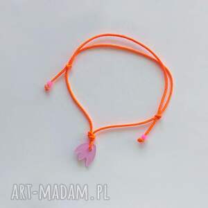 Bransoletka Kwiat handmade - sznurek i szklane koraliki