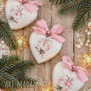 Różowa bombka serce z różami shabby chic - dekoracja choinki