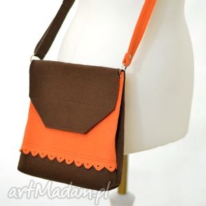 ręczne wykonanie na ramię filcowa torebka z falbanką - 2 kolory - brązowa