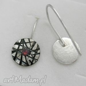 Okrągłe kolczyki ze srebra i czerwonych Swarovski Elements - handmade prezent