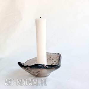 Prezent szklany świecznik w kolorze przydymionego brązu