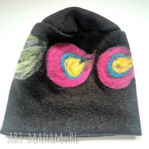 czapka wełniana filcowana zimowa czarna handmade w kwiaty na podszewce - rozmiar