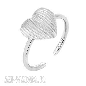 srebrny pierścionek z sercem, serduszkiem, ozdobny, regulowany