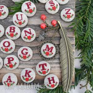 zakładka z haftowaną literą, haftowany monogram