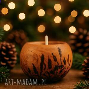 drewniany świecznik z motywem łąki, tataraki - ręcznie wypalany