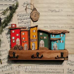 wieszak tęczowe miasteczko, z domkami na klucze prezent