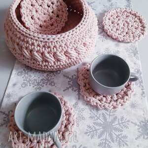 sznurkowy koszyk i cztery małe podkładki ze sznurka sznurkowe dodatki