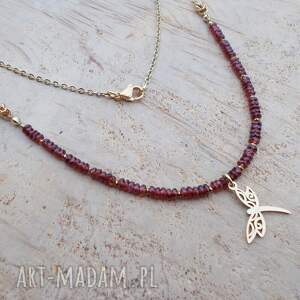 naszyjnik z granatem i ważką, biżuteria ze stali, w kolorze złotym granaty