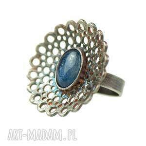 pierścień ze srebrną koronką a532 niebieski pierścionek koronkowy
