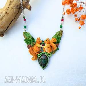 naszyjnik z wiewiórkami i rubinem leśne spotkanie natura las, zoisyt z rubinem