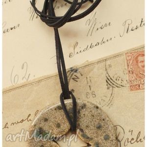 Wisior waran, ceramika