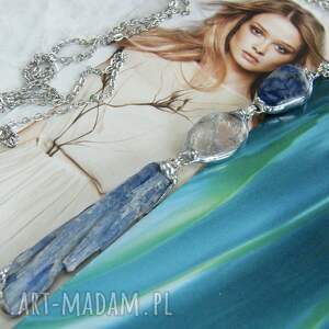 długi naszyjnik wisiorek chwost sodalit, cyjanit i kryształ, pomysł na prezent