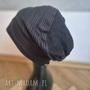 Ruda Klara, czarna codzienna czapka w rozmiarze uniwersalnym góra ażurowa rozmiar uniwersalny