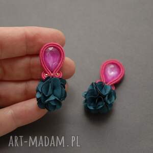 zielono fuksjowe kolczyki sutasz z kwiatkiem, sznurek, wyjściowe