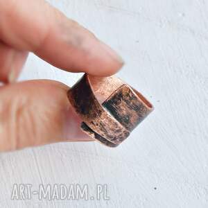 pierścionek z kutej, oksydowanej miedzi /43/ biżuteria miedziana