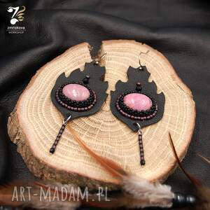 kolczyki skórzane długie z rodonitem, biżuteria alternatywna