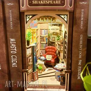 book nook dekoracja, podpórka na książki, biblioteczka