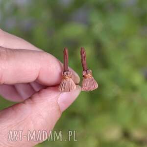 halloweenowe kolczyki - mini miotły czarownicy 20 7 mm