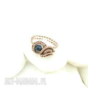 Regulowany pierścionek z szafirem w miedzi - handmade