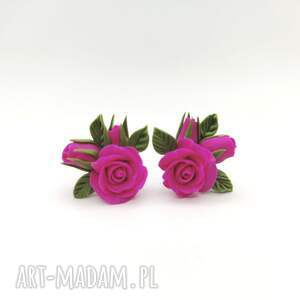bloomingclayjewelry kolczyki sztyfty z różowymi różami, pączkami i listkami