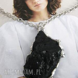 naszyjnik kamień bryłka wisiorek z łańcuszkiem czarny turmalin