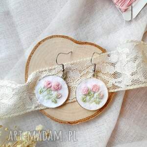 kolczyki pastelowe róże ogrodowe okragłe, różane koclzyki różami