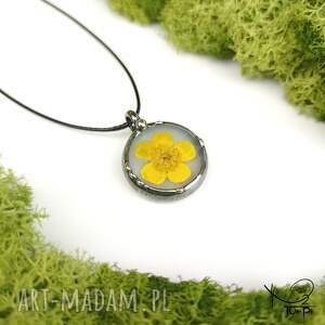 pracownia tompi szklany medalion koło z kwiatem jaskra białawy, szklana