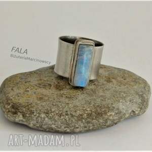 pierścionek z kamieniem księżycowym, pierscionki srebrne