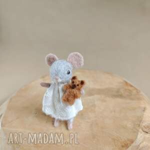 Mała myszka z misiem - figurka filcowana