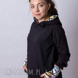bluza damska czarna z kolorowymi trójkątami - Ubrania bluzy