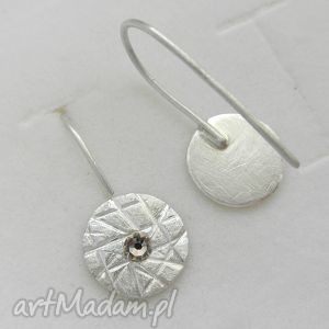 Okrąg kolczyki z matowanego srebra i Swarovski Elements - Katarzyna Kaminska (3x3,2 mm)