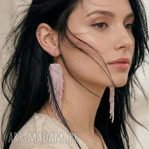 kolczyki długie pudrowy róż fredzlami, koralikow