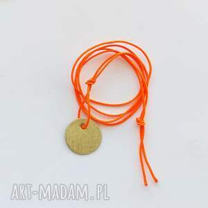 okrąg wisiorek, sznurek, mosiądz, zmatowione