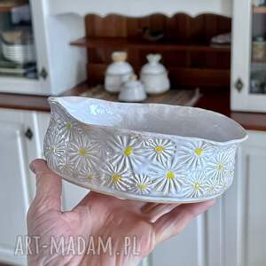 biała miska ceramiczna serwowania kwiaty, prezent