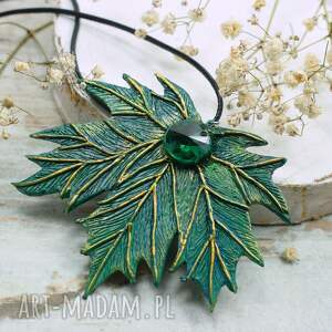 liść klonu - duży wisior w odcieniach ciemnej zieleni i złota, jesienny