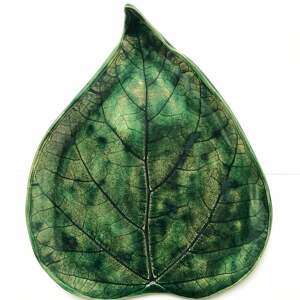 handmade ceramika talerz liść w zieleni