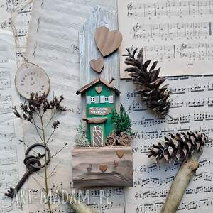 rustykalny wieszak z zielonym domkiem no 4, na klucze, pomysł prezent