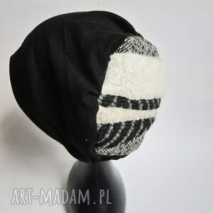 Ruda Klara - czapka czarna uniwersalna gora patchworkowa na podszewce,uwaga poezja: wiewiórka