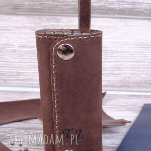 skórzane etui na klucze z grawerem, kolor brązowy kluczówka